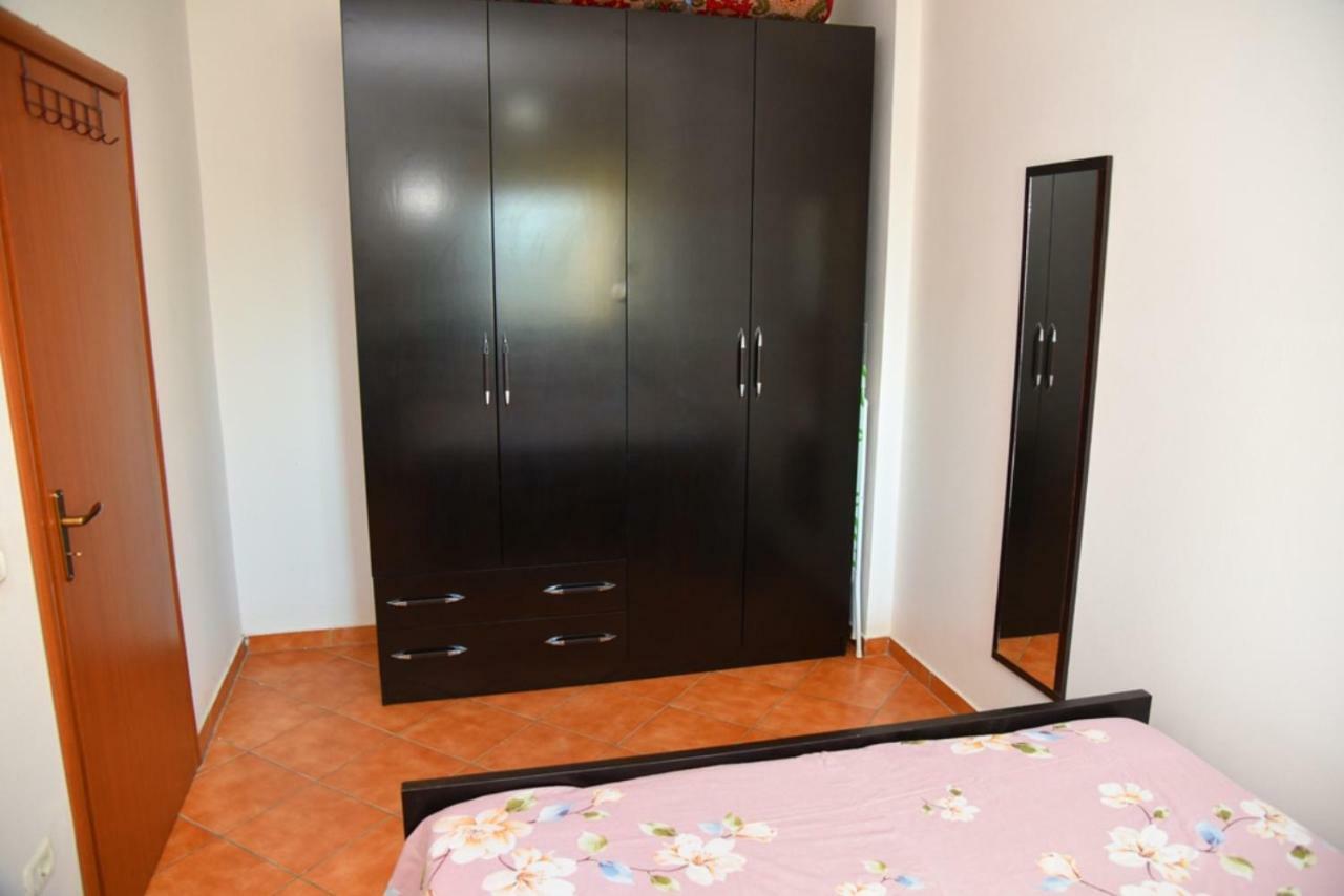 Gzim'S Apartment Дуррес Экстерьер фото
