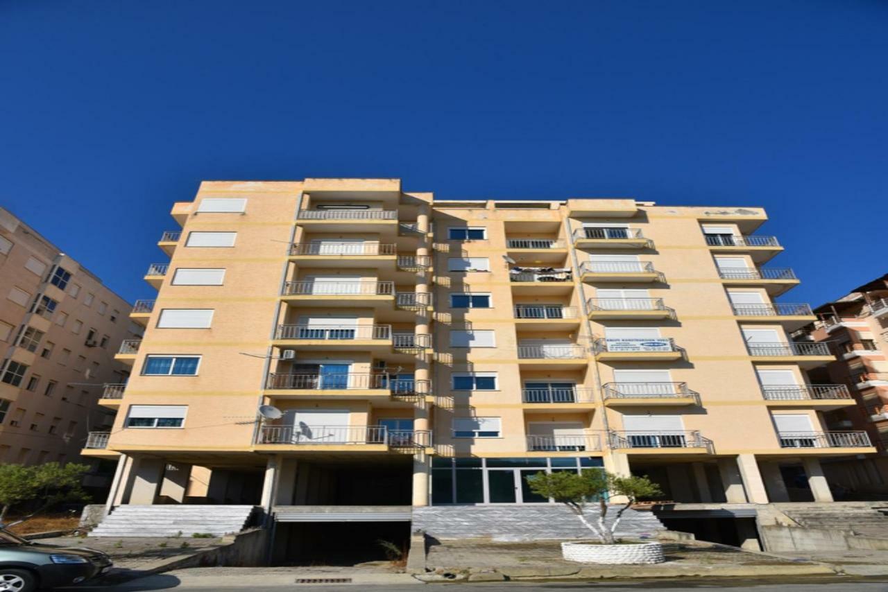 Gzim'S Apartment Дуррес Экстерьер фото
