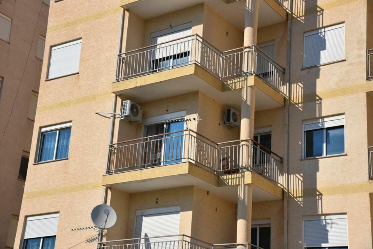 Gzim'S Apartment Дуррес Экстерьер фото