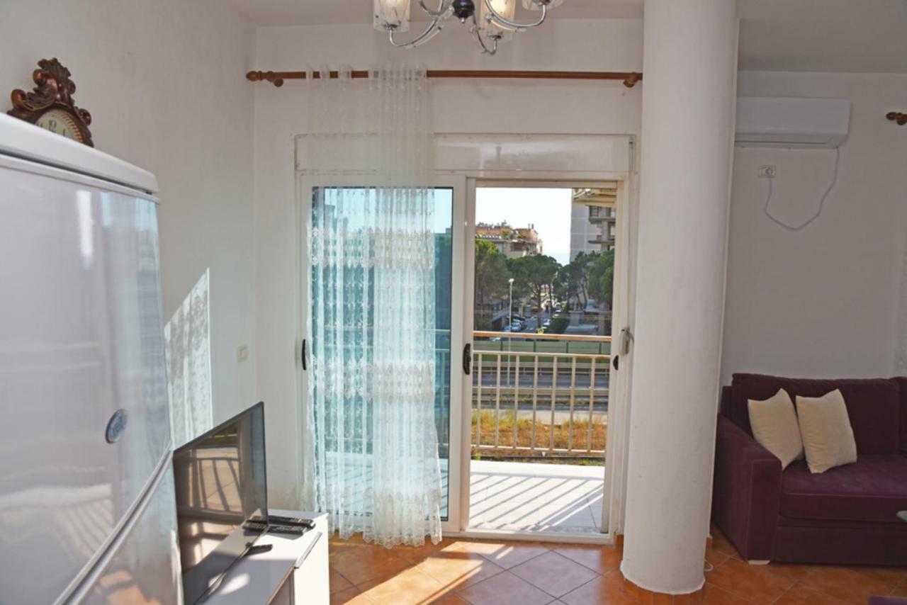 Gzim'S Apartment Дуррес Экстерьер фото