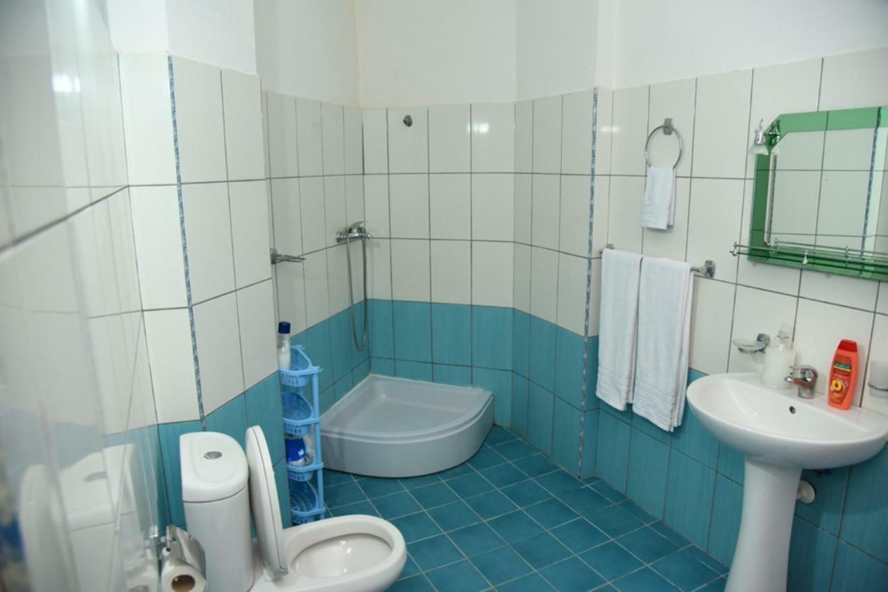 Gzim'S Apartment Дуррес Экстерьер фото